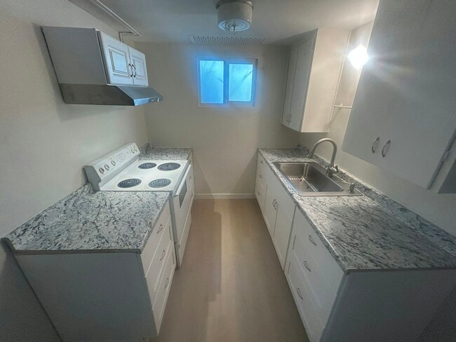 Building Photo - 400 W 13th St