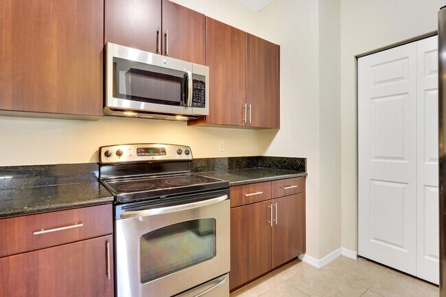 Building Photo - 4903 Midtown Ln