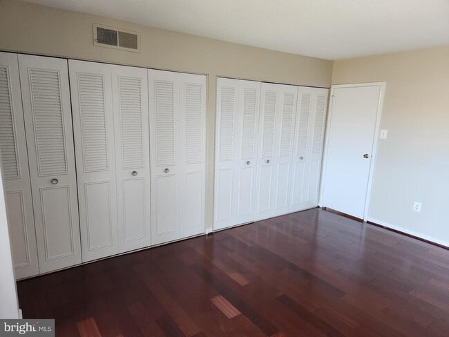 Building Photo - 1300 Army Navy Dr
