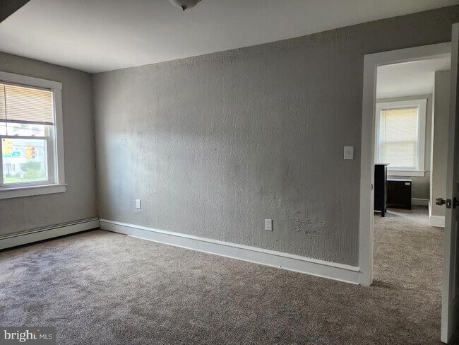 Building Photo - 108 S New Broadway