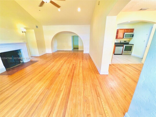Building Photo - 410 Pinecrest Dr