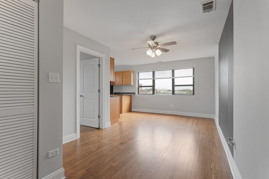 Building Photo - 7626 N Marshfield Ave