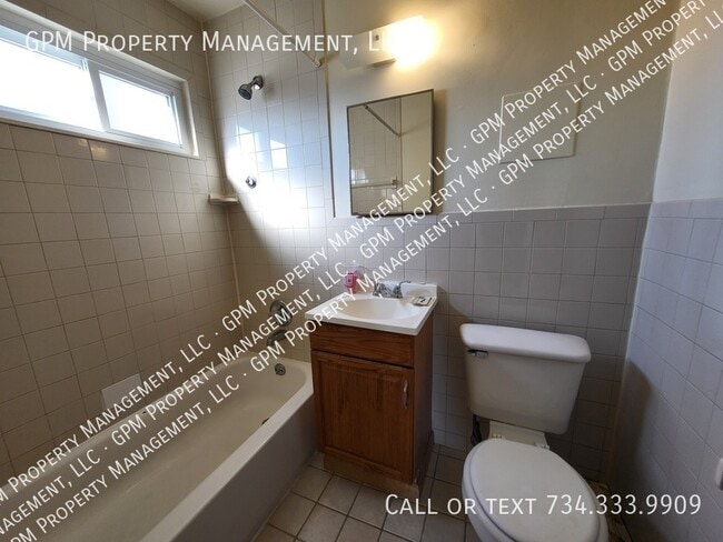 Building Photo - 32256 Oscoda Ct