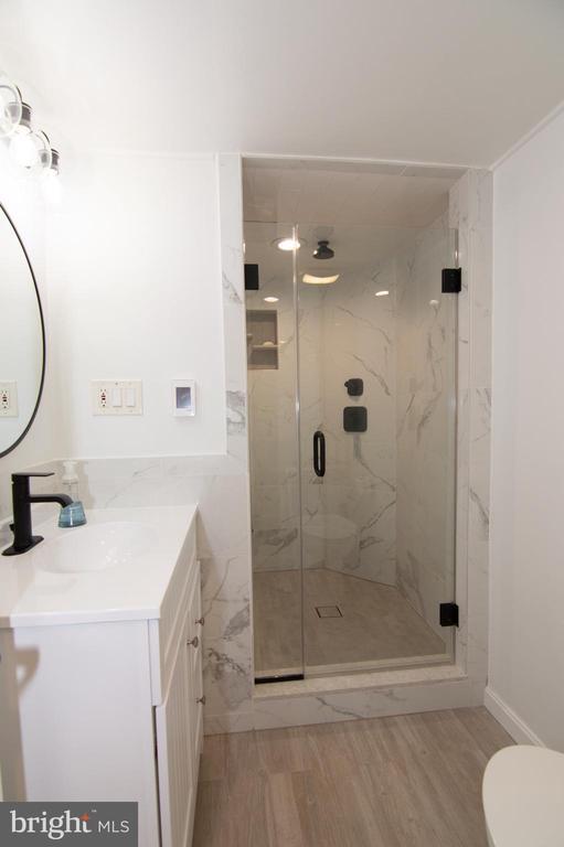 Building Photo - 404 Talahi Rd SE