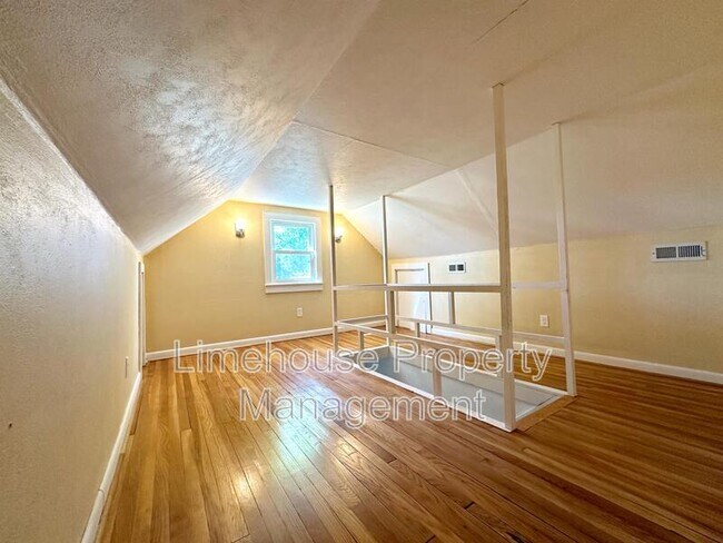 Building Photo - 8803 Tidewater Dr