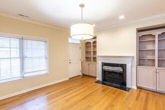 Building Photo - Single Family Home Minutes to DTWN/UVA Area