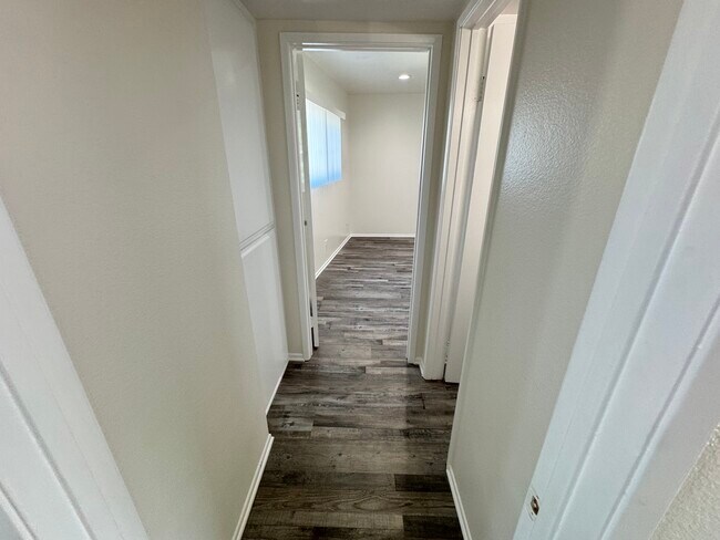 Building Photo - 5382 Circle Dr