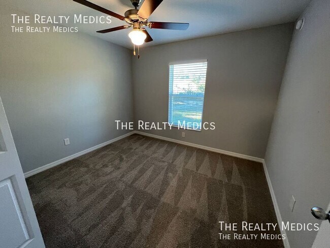 Building Photo - 15662 SW 27th Ave Rd