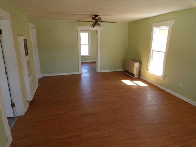 Building Photo - 414 W Main St