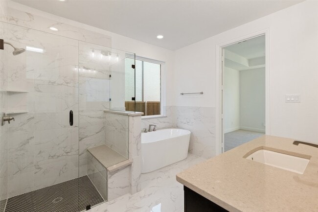 Building Photo - 2380 Rainforest Dr