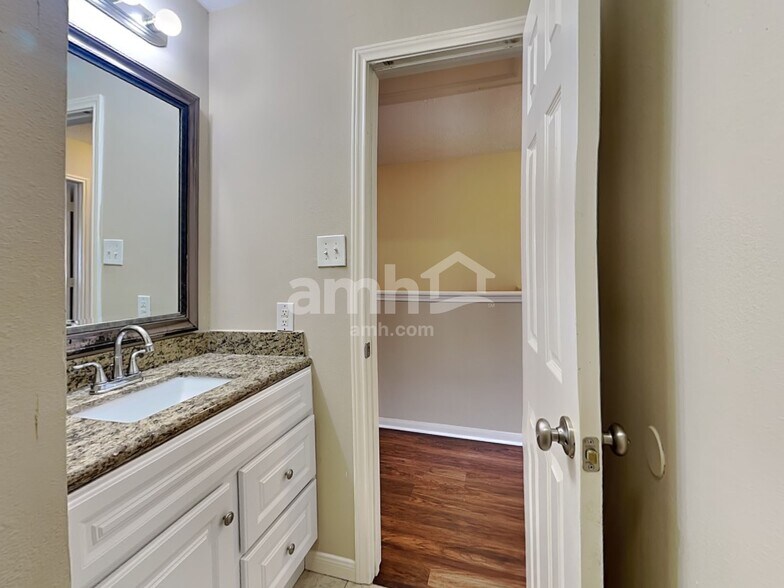 Building Photo - 3631 Windmoor Dr