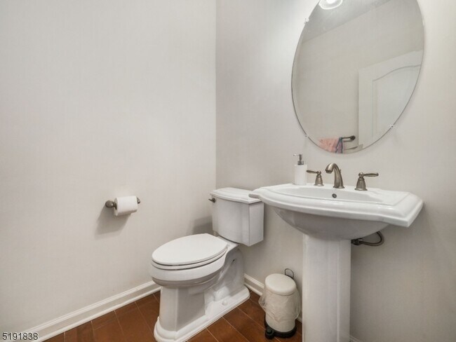 Building Photo - 19 Beresford Ln