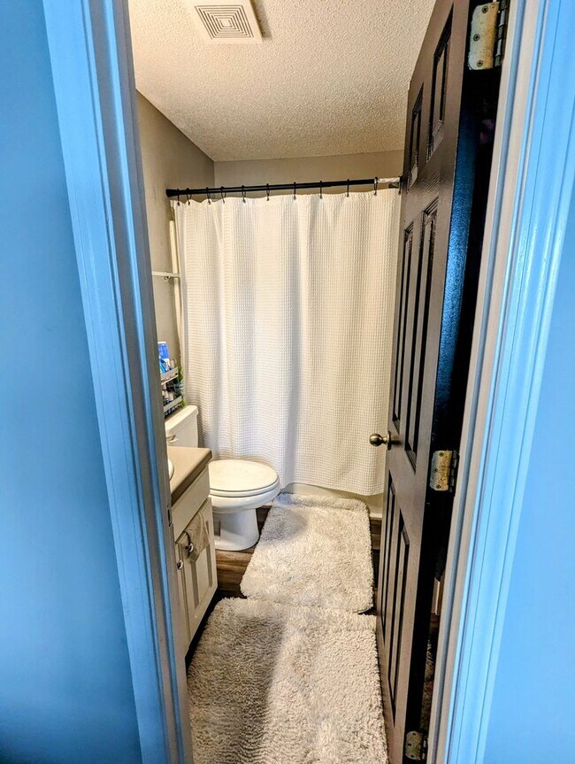 Building Photo - 3 Bedroom 3 Bath Townhome Close to GCSU in The Grove