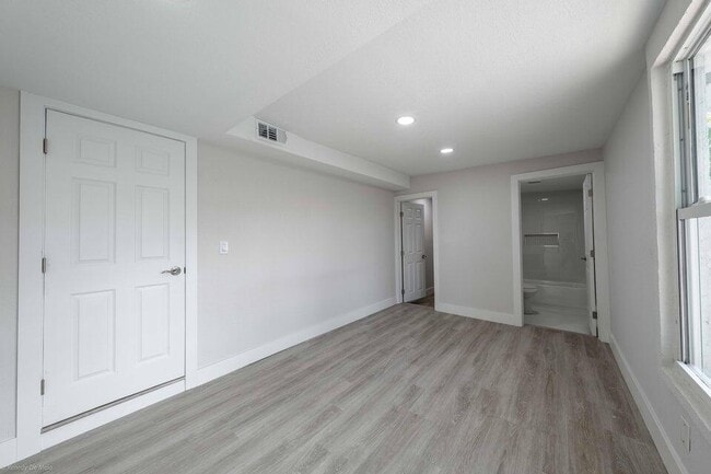 Building Photo - 1405 NW 7th Terrace