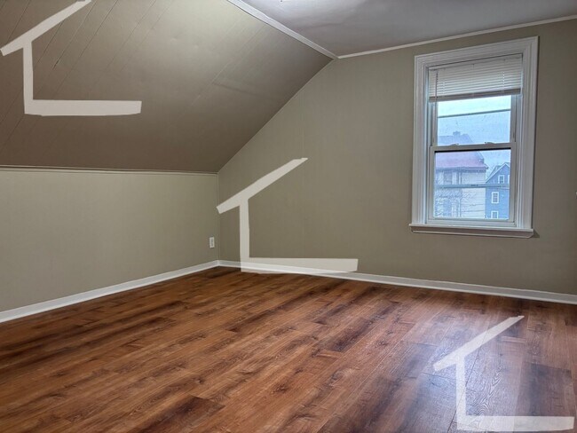 Building Photo - Fabulous 7-Bed/3-Bath in Allston; Great Value for 9/1!