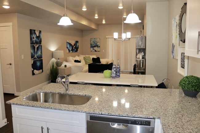 Building Photo - 556 E 250 N