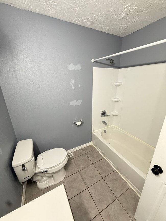 Building Photo - 4 Bed 2 Bath Springfield, MO