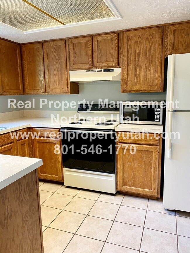 Building Photo - 5 Bedroom Home In West Point Available Now!