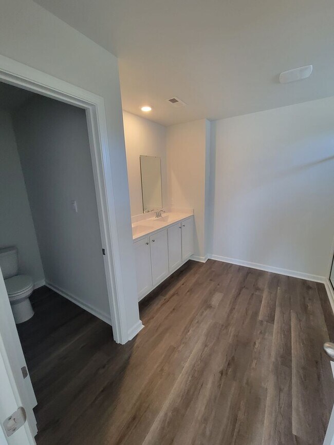 Building Photo - Gorgeous Newer Construction In Sneads Ferry!!