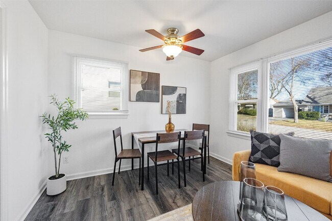 Building Photo - 417 Chamberlin Dr