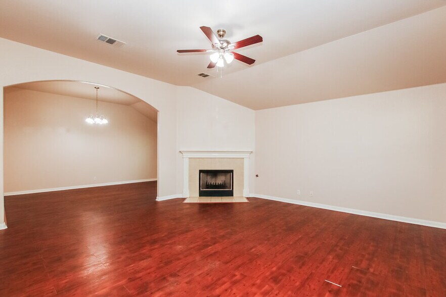 Building Photo - 1105 Wigwam