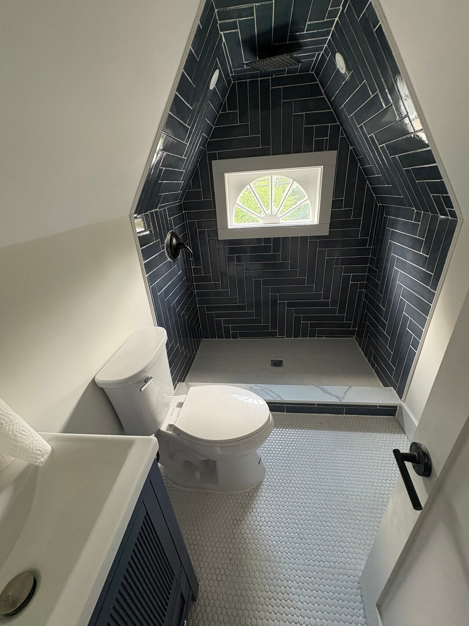 Full bath upstairs - 117 Green Ln