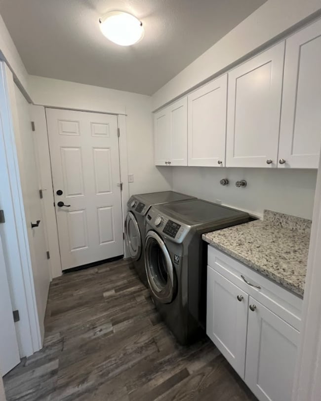 Building Photo - Updated corner lot, Single Level Home, 3BD...