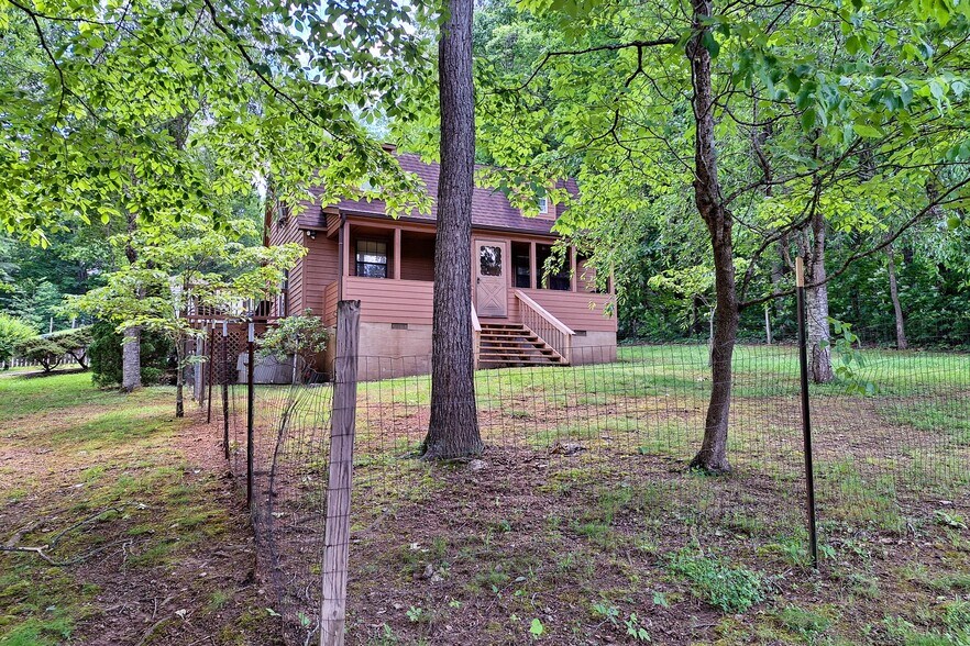 Building Photo - 247 Lakeview Ln