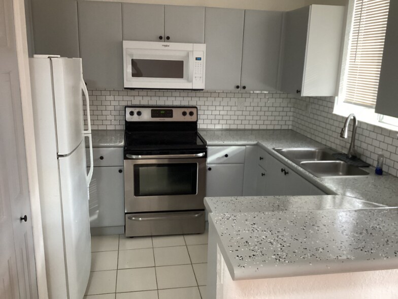 Building Photo - 2736 SE 15th Rd