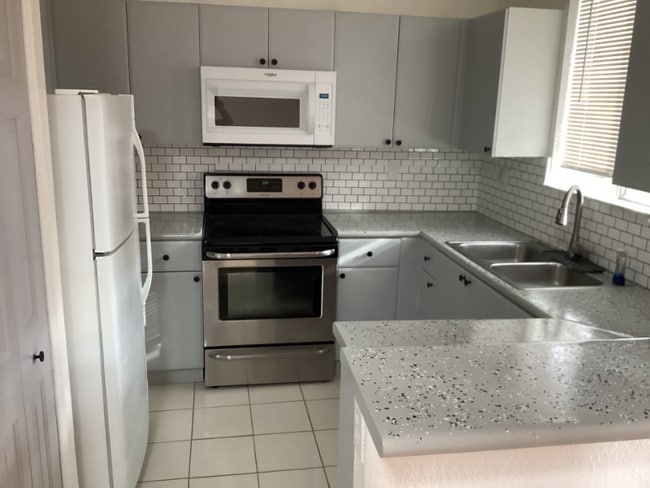 Building Photo - 2736 SE 15th Rd