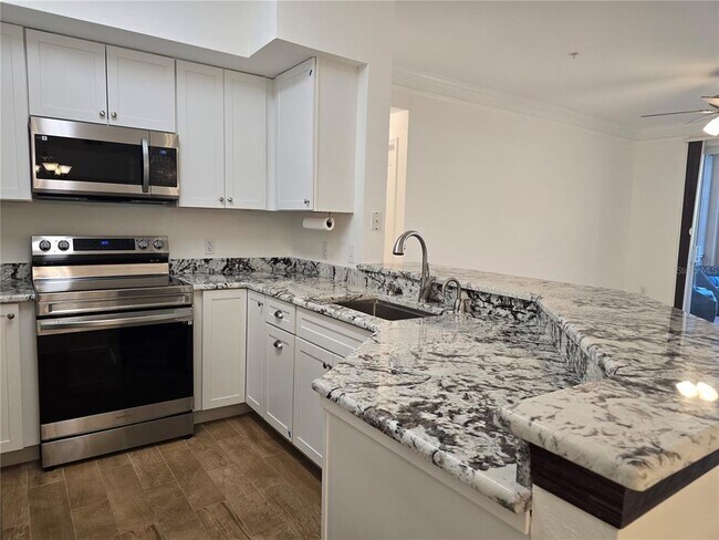 Building Photo - 4170 Central Sarasota Pkwy