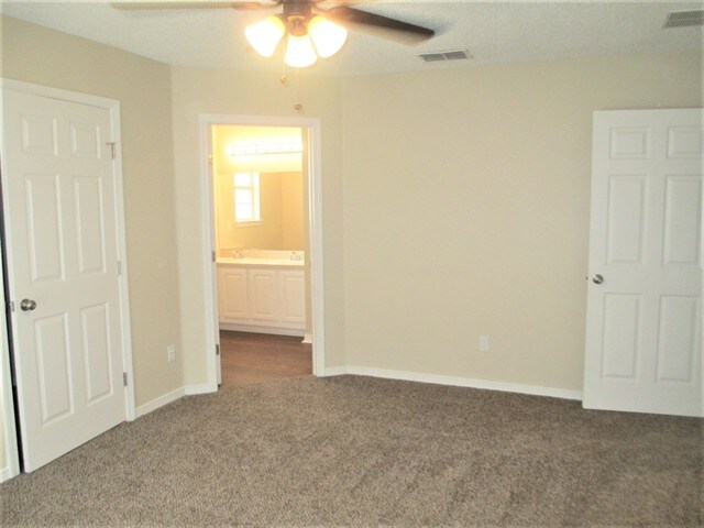 Building Photo - 3156 Peppertree Dr