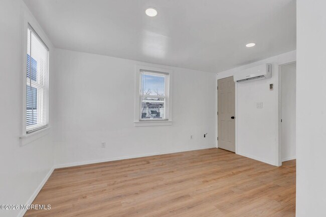 Building Photo - 12 Main St