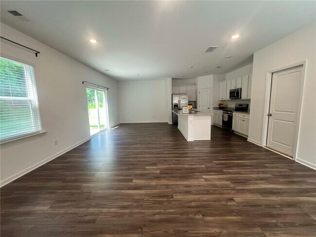 Building Photo - 705 Evergreen Rd