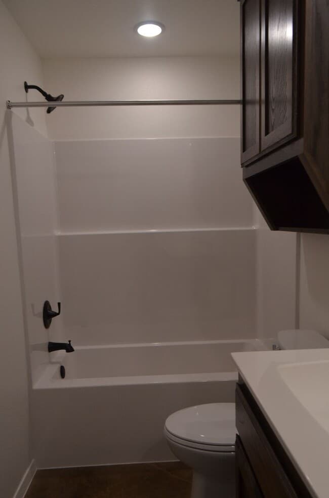 Building Photo - 983 Cline Dr