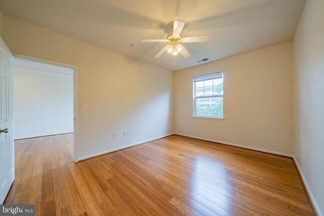 Building Photo - 12929 Centre Park Cir