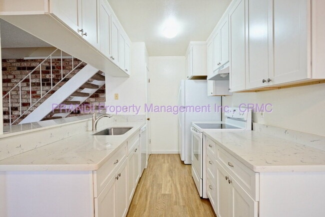 Building Photo - 24 Lassen Ln