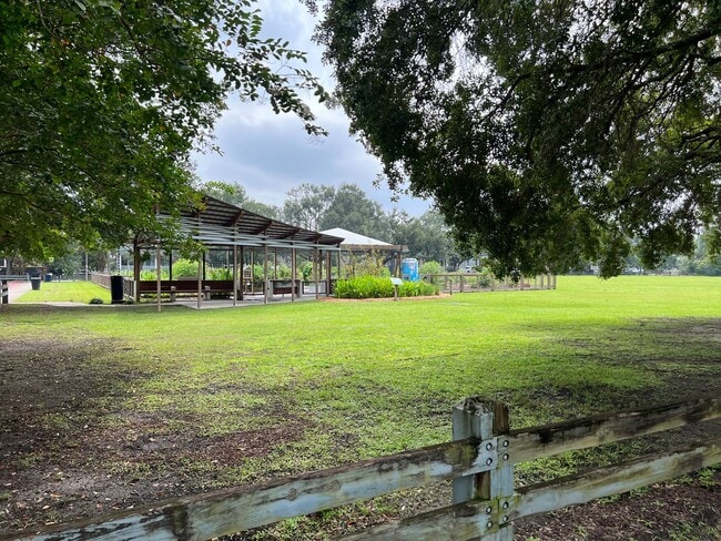 Building Photo - 2 Bedroom 1.5 Bath Townhouse in Wagener Te...