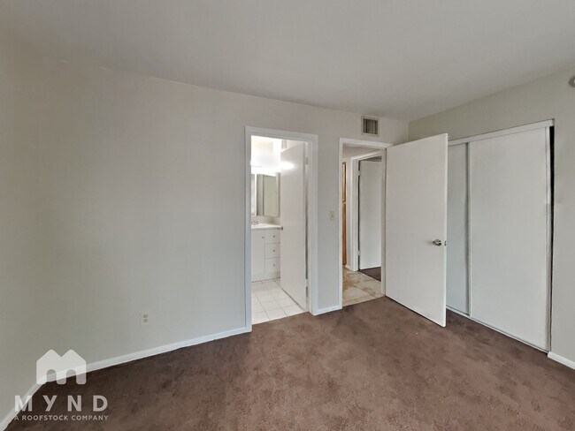 Building Photo - 821 Joan D Arc Ave