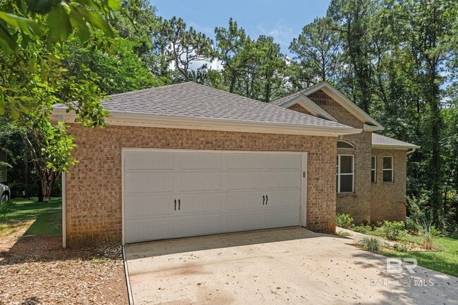Building Photo - 219 Ridgewood Dr