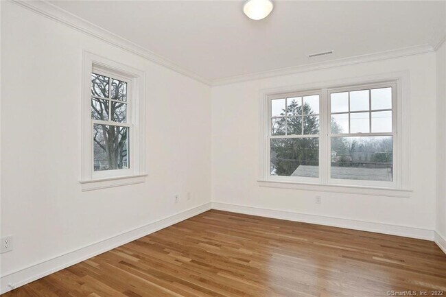 Building Photo - 50 Oak St