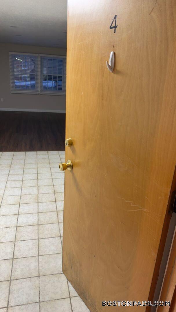 Building Photo - 27 Ridgewood Ln