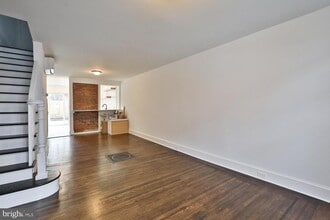Building Photo - 1308 E Oxford St