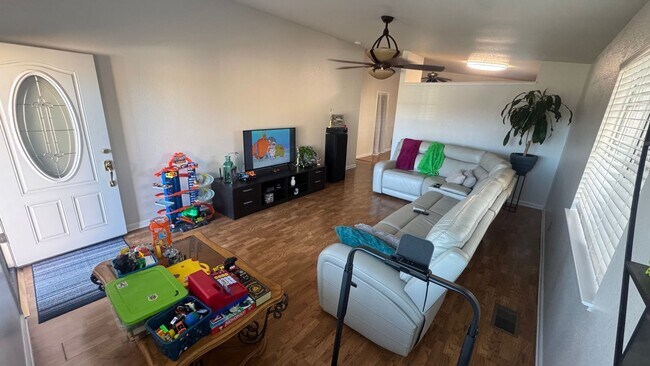 Building Photo - 4bed/2bath/2car garage. RV parking & massive landscaped backyard in cut-de-sac
