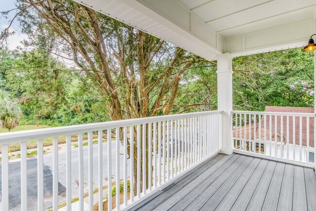 Building Photo - 312 E Blount St