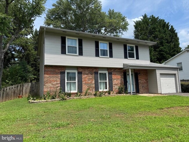 Building Photo - 1717 Fallsway Dr