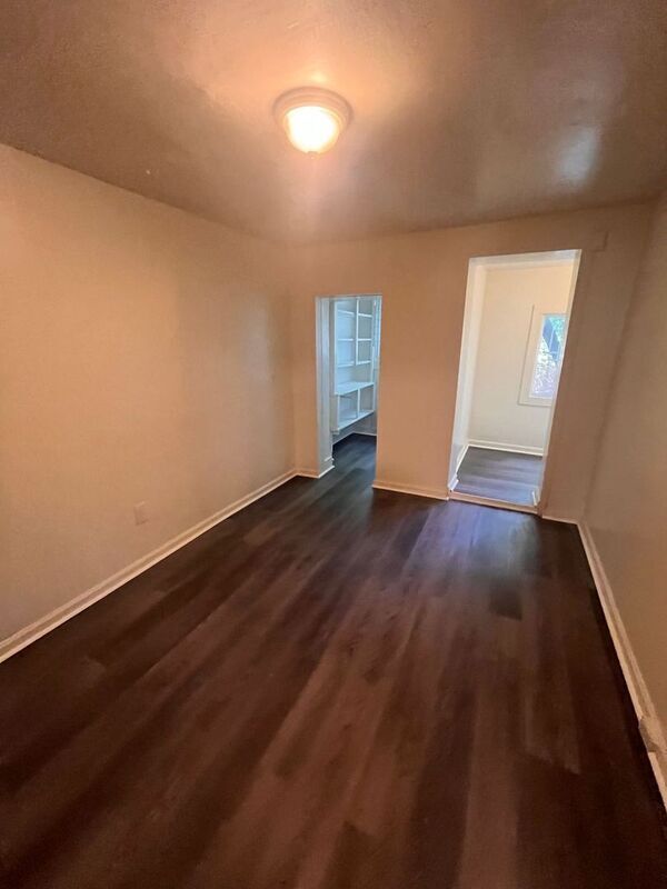 Building Photo - 107 E 33rd St