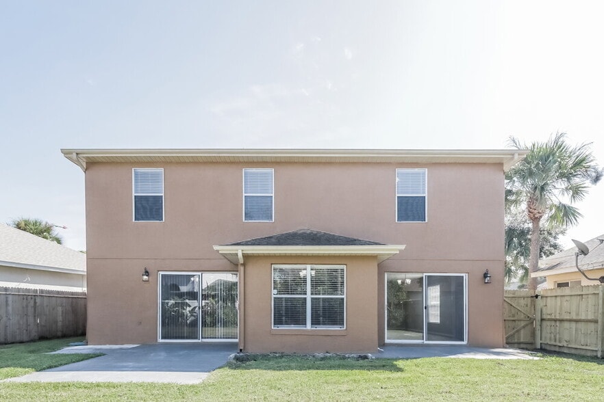 Building Photo - 3220 Fairfield Dr