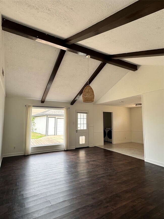 Building Photo - 323 Gentilly Dr