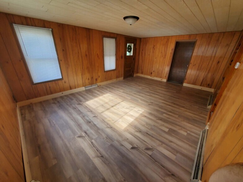 Building Photo - 208 W Candise St